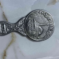 هاي الامرايه تعود إلى سنة 1913 قطعه نادره جدآ جدآ جدآ  للبيع مطليه فضه...