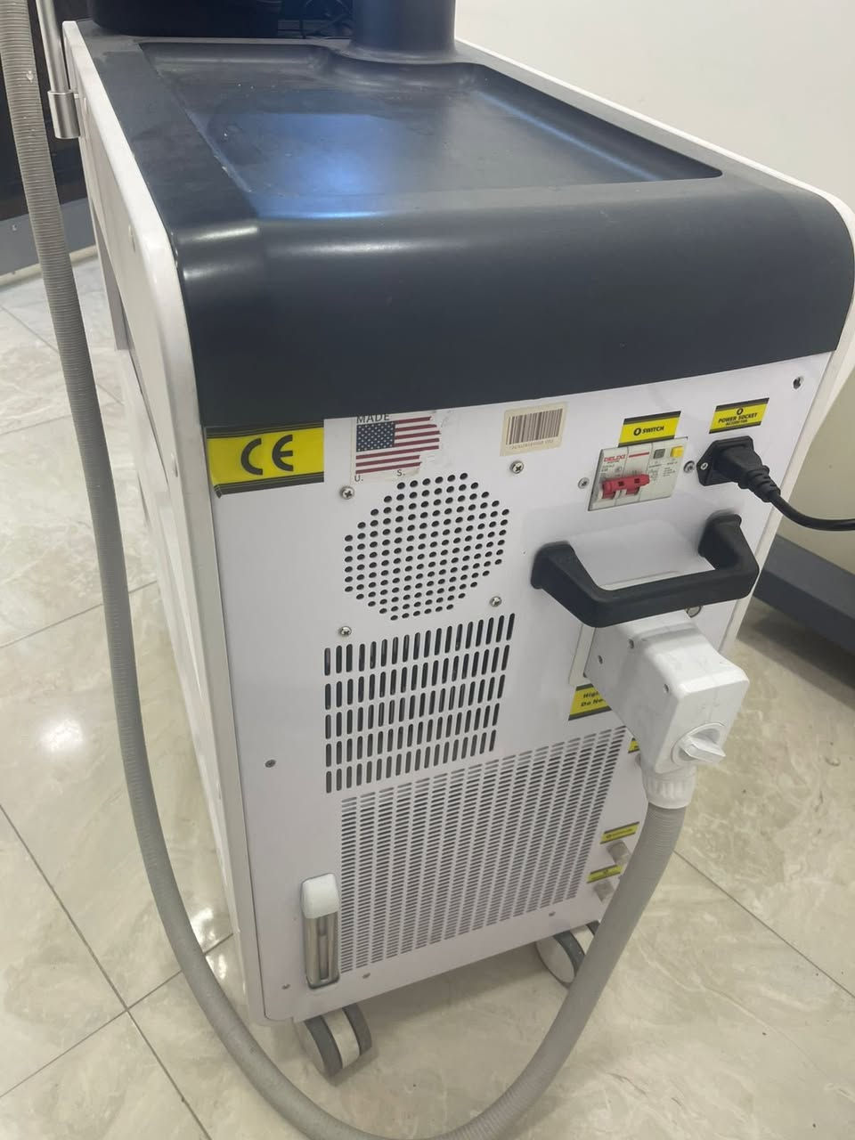 � للبيع – جهاز ليزر كانديلا الثلجي
❄️ جهاز Candela Gentle (الثلجي)
✔️ ليزر دايود 
✔️ شغال وبحالة ممتازة
✔️ تبريد ثلجي فعّال
✔️ مناسب لإزالة الشعر لجميع ألوان البشرة
✔️ نتائج قوية 

📍 الجهاز موجود داخل مركز تجميل
📄 فحص وتجربة الجهاز متاحة
💰 السعر: 25 ورقه   

📞 للتواصل على الخاص أو واتساب: ***********
