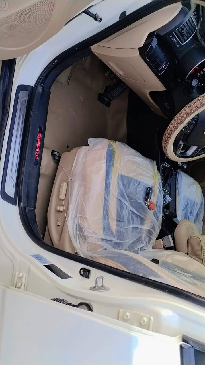 السلام عليكم مرخصة الادمن
سورنتو 2015
فول مواصفات 
بانوراما 
6  / سلندر
7 / راكب
خليجي 
الضرر بالعراق شي بسيط جدا 

السعر 180 وبيها مجال حك الجيه 
الموشراي ليكسر بحلال الناس الله يرحم موتاكم
***********
