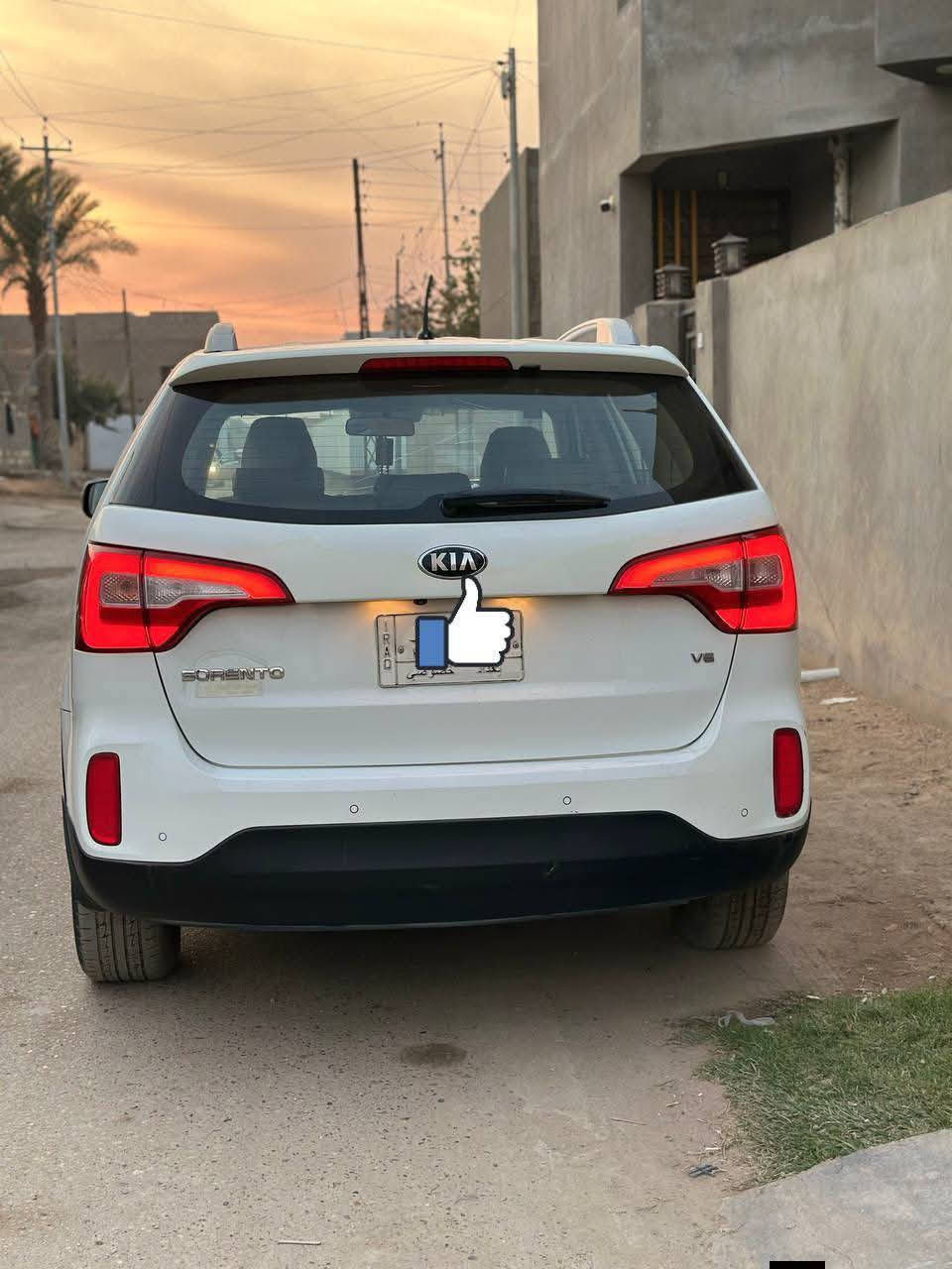 السلام عليكم
كيا سورنتو 2015 خليجي للبيع 
سته سلندر سبعه راكب 
رقم بغداد بأسمي
نص فول بصمه كرسي كهرباء 
حساسات اماميه خلفيه 
كامره شاشه صغيره 
اشاره ترحيب علامه سورنتو ضوئيه 
وبقيه المواصفات 
السياره استخدام شخصي وممتعوبه 
السونار مرفق مع الصور كافه التفاصيل بي 
مكان السياره بابل الاسكندريه 
مكينه مبدل بيها كازكيت اشتغلنا درجه اولى شرط بلاد  
كشر نضافته احلى من الصور 
بيها مكانات بارد حيل بسيطه وشرط تجي تشوفهن ممبينات
ماشيه 200 الف على ادينه 
سعرها 185 وبيها مجال انشالله بسيط 
رقمي ‏
‪***********‬‏
‏‪***********‬‏
ابو عبد الله
