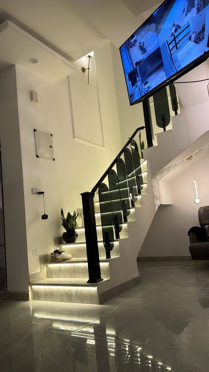 السلام عليكم ورحمه الله وبركاته
متوفر دار للبيع المساحه ١٣٠ متر طابقين
طابو زراعي سند ٢٥ تقسيم حسين مارينا يحتوى البيت على غرفتين نوم كليدور استقبال مطبخ مجمع صحي العنوان زوير الغربي للاستفسار اتصل على الرقم ***********
