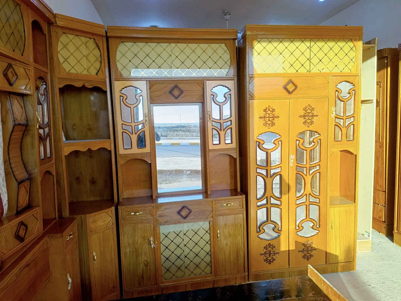 غرفة نوم صاج جديده بعدهه ما مستعمله اقل شهر السعر مليون و ١٠٠ وبيها مجال للاستفسار ***********
