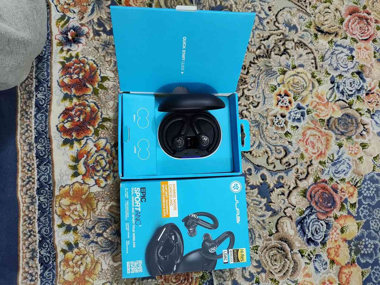 ايربود من شركة جيلاب الامريكية قطعة ولا غلطة شتريد موجود بي صوت وعزل يخبل تصميم رياضي يعني انسا يوكع من اذنك بطارية 14 ساعه اذا تفول ايربود مية حساس اذا تنزع ايربود من اذنك يتوقف تشغيل ترجع يشتغل شحن لاسلكي وشحن تايب سي وشحن عن طريق كيبل مدمج تايب سي طريقتين للمس نقر وسحب كدامكم سعره بلموقع شكد غالي وقطعة تسوى سعر يمي 35 بس توصيل متوفر كل العراق


**إذا كنت صاحب هذا الإعلان وتريد حذفه لأي سبب، رجاءا أرسل رسالة إلى الدعم الفني**