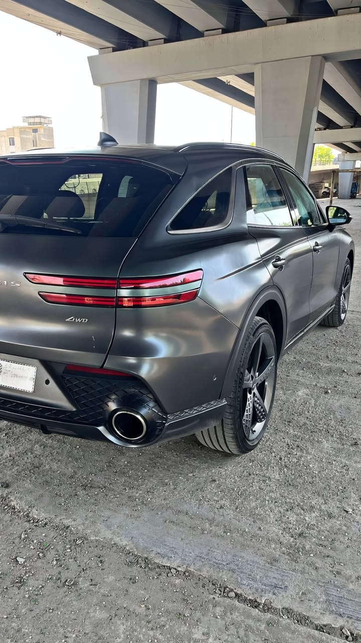 جينسس GV70 موديل 2023 محرك 6 سلندر 3.5 تون تيربو TwinTurbo
الفئة سبورت برستيج اعلى فئة للاخير (Sport Prestige)
اللون رمادي طافي (اصلي مو تغليف)
رقم بغداد الانگليزي بأسمي
العداد 19 الف كيلومتر وليس مايل

صورة الحادث مرفقة.. جاملغ خلفي عكس السايق وضرر بالبوب بنفس الجهة متبدلات (جميع الايرباكات سليمة)

بالنسبة للمواصفات متخلص وكاملة للاخير.. وال 6 سلندر سبورت برستيج لا تُقارن ويه غير فئات

بالنسبة للادامة والاضافات:
1- السيارة ماشيه 5 الاف كيلو فقط بالعراق على بانزين سوبر ودهن اصلي
2- بروفايلات الشاشة مفتوحة + بصمة الاصبع فعالة + نظام الشاشة محدث اخر اصدار بتاريخ 2026/5
3- ادامة لمنظومة البانزين والاحتراق بمنتجات Lucas الامريكية
4- فلتر التبريد جديد وكالة
5- فلاتر الشوتة (عدد 2) جديدة وكالة
6- الباتري جديد وكالة
7- كامرة داش كام 4K امامي وخلفي مربوطة وكاملة وياها رام 128GB
8- اكسسوارات اضافية

السعر 315 ورقة مجالها شي بسيط
المكان بغداد الكرخ للاستفسار اكثر مراسلة واتساب *********** او على الخاص
