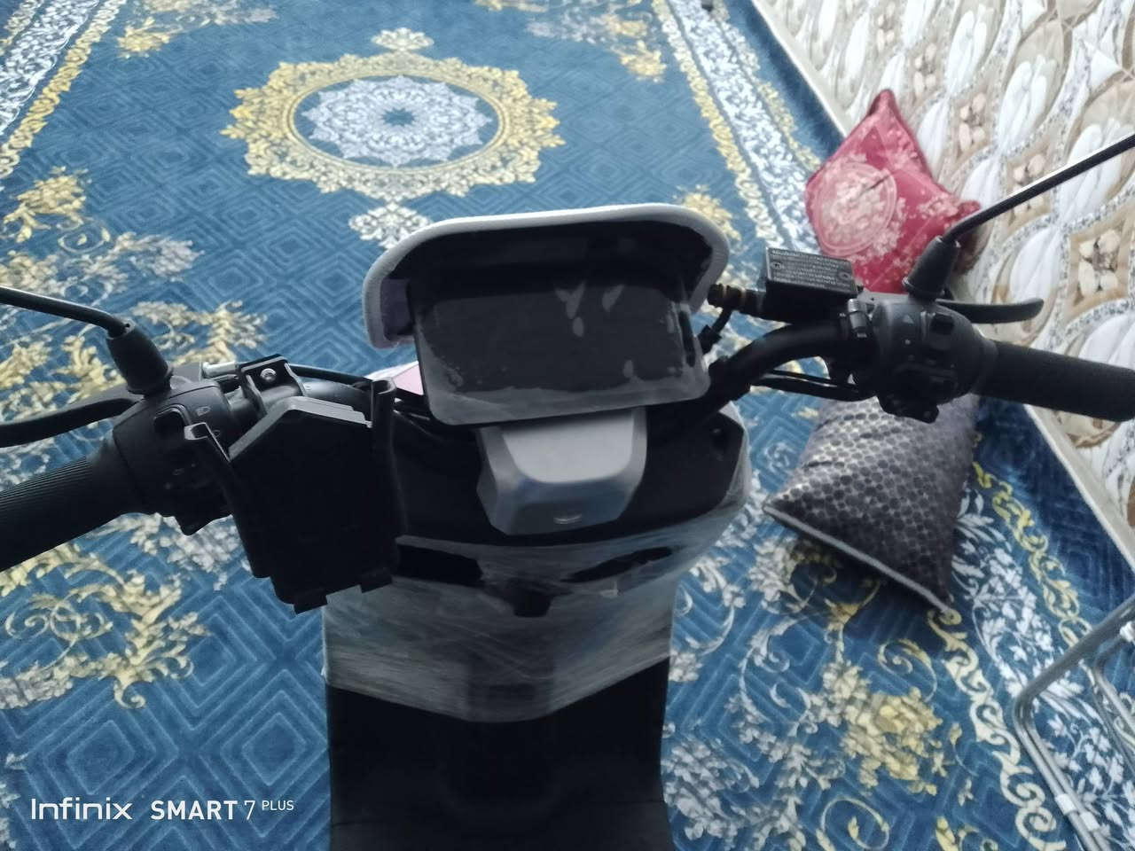 السلام عليكم درجة شحن للبيع دراجة صارلي سبوع من مشتريه اخذك ابو المعرض الخذته منه المواصفات سويج بصمه تشغيل عن بعد قفل ستيرن 6بطاريات بعده ضمن بيهن ملف 2000 سرعه 75حقيقي 70كيلو بشحنه وحده مثبت سرعة Rرجوع عنده الخلف دراجه ماخذه 800السعر 650وبيه مجال مكاني بغداد حسينيه الراشديه الرقم ***********
