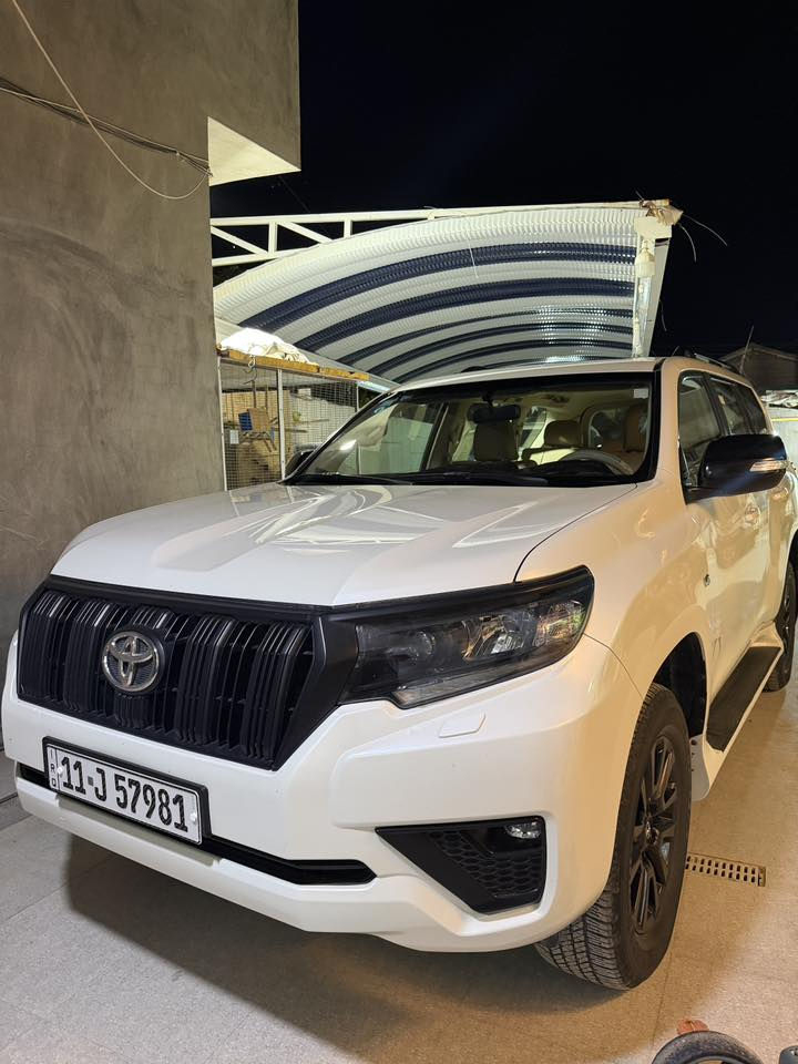 �🔥 للبيع – برادو 2023 شركة العين الأحمر | فئة TX.C (فل مواصفات) 🔥🚗
سيارة فخمة جداً، قوة + هيبة + راحة 👑
مواصفات خليجي أصلي جاهزة للاستخدام بدون أي صرف ✔️

✨ المحرك والأداء:

 • محرك V6 سعة 4.0 لتر (6 سلندر)
 • قوة تقريباً 271 حصان 💪  
 • قير أوتوماتيك 6 سرعات
 • نظام دفع رباعي دائم (4x4)
 • دبل ثقيل وخفيف + دفرنس وسطي
 • نظام ثبات + تراكشن + نزول منحدرات

✨ المواصفات الخارجية:

 • فتحة سقف (Sunroof) 🌙
 • إضاءة أمامية LED + كشافات
 • جنوط ألمنيوم قياس 18 / 19
 • مرايا كهرباء قابلة للطي
 • ستيب جانبي + روف ريل
 • سبير تاير خلفي مع غطاء
 • حساسات أمامية وخلفية

✨ المواصفات الداخلية:

 • تشغيل بصمة + دخول ذكي
 • شاشة كبيرة + نظام ملاحة
 • كاميرا خلفية
 • بلوتوث + USB + Apple CarPlay
 • تحكم من المقود
 • كروز كنترول
 • تبريد (Cool Box)
 • تكييف أوتوماتيك مزدوج أمامي + خلفي ❄️
 • مقاعد قماش/مخمل مريحة
 • 7 ركاب

✨ الأمان والسلامة:

 • وسائد هوائية متعددة
 • ABS + EBD + BA
 • نظام الثبات الإلكتروني VSC
 • نظام مانع الانزلاق
 • مساعد صعود ونزول المرتفعات

💎 المواصفات: وارد شركة العين الأحمر
💎 الحالة: نظيفة جداً / بدون حوادث
💎 جاهزة: استخدام يومي بدون أي مشاكل

📞 للاستفسار:
‭***********‬

🔥 سعر مناسب وقابل للنقاش للجادين فقط 🔥

#برادو #تويوتا #V6 #سيارات_العراق #بيع_وشراء #العين_الأح
