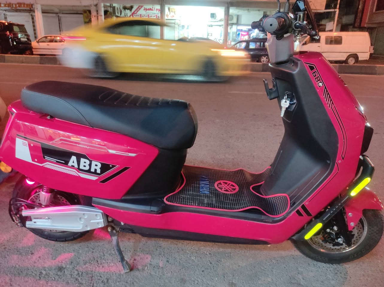 ماطور شحن للبيع 
ABR680
بطاريات 6 دبل 12vو30امبير
ملف 3000
ماشي 3000 كيلو متر
كلشي ما ناقصه كامل بس سيبايه و التكوى موجوده
ويا سويجين و بصمتين و كرتين
السعر 700
وبي مجال 
الرقم ***********
