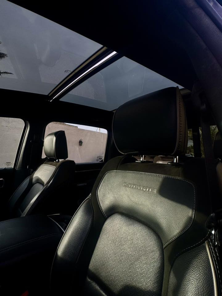 السلام عليكم ورحمة الله وبركاته
RAM 1500
(LARAMIE) 5.7 V8 
 موديل 2024  1/1 
رقم اربيل بأسمي ____ 
ماشية 27 mi
حادث خفيف / صبغ نص البنيد فقط 
‏بدون ايرباك بدون دواخل 

المواصفات : 
المقاعد تدفئة تبريد 
المقاعد خزن ميموري 
صندوق كهرباء 
سلكتير + برك كهرباء 
كامرة (360) :
* رادار تفاعلي مع مانع تصادم. 
* نقطة عمياء. 
* تحذير الخروج عن المسار 
* كشافات الضباب زنون. 
* المصابيح الأمامية والمصابيح الخلفية LED. 
* دخول ذكي (بصمة). 
* تشغيل عن بعد
* مقاعد من الجلد الفاخر 
*الستيرن تدفئه 
* شاشة كبيرة 
* حساسات امامية وخلفية.
* سقف بانوراما.
* مانع تصادم خلفي + أمامي
*محدد سرعة.
* مرايا كهربائية جانبية قابلة للطي كهربائيا.
* شاحن موبايل لاسلكي (واير ليس).
* الشباك الخلفي كهربائي. 
* هاند بريك كهربائي. 
* مساحات تخزين إضافية
وباقي المواصفات معروفة 

السعر430$  وبيه مجال

مكاني بغداد / الدورة 

للاستفسار/***********
