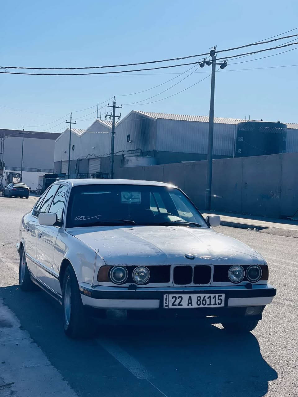 ناو BMW 
رەنگی سپی بەفری 
مۆدیل 1991
مواسەفات 
20 گێر عادی سلاید 
2 جام کارەبای 
بەرەدەرگایی فۆرمیکا 
رەقەم و سەنەوی ژینگەو رێگاوبانی هەمووی نوێییە تا ٢٠٣٠ هەمووشتێکی تازەیە هەزەش نوێیە 
چوارتایی نوی بۆ بەستراوە 
وەکو دەحم هیچ هیچی نییە بۆیاخ یەک چامەلغی پەمپە دوو جێگای بچووک سبغی بچوکە بە دوو پارچە دەی فرۆشم سعري ٥٩ مجال ***********
