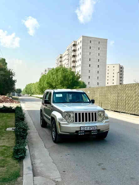 للبيع جيب ليبرتي ٢٠٠٨  فوووول  
رقم بغداد وهزة جديدة 
ماشية 116 ML
محرك V6 3700 
فتحة سلايت 
غرفته جلد جديدة جدآ 
تبريد ممتاز
كهربائيات بلادية كلة شغالة 
تخم تاير جديد نكسن 
باتري جديد 
هوك سحب خلفي
بيه صبغ بابين  
السيارة جاهزة وبدون أي نقص ادامة كاملة
_____________________
العنوان : بغداد /الكرخ   
السعر :  ٨٥ $ وبيه مجال   
رقم الهاتف : *********** /*********** بغداد
