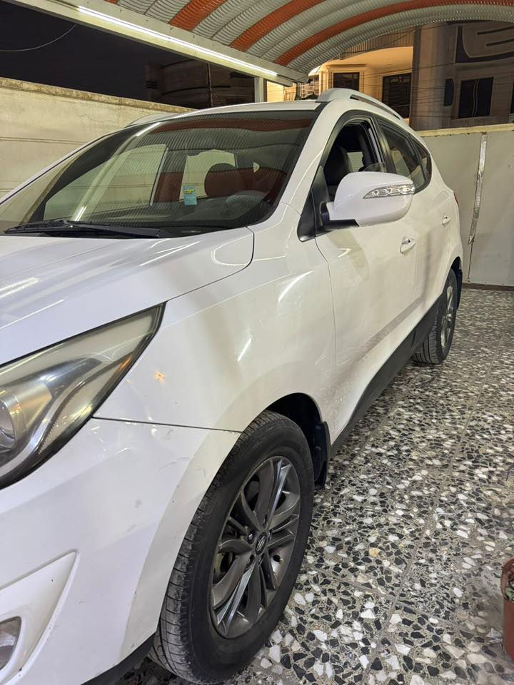 توسان ٢٠١٥ خليجي مكفولة بس بيها شخوط وكدحات مال الغسل بالبنيد
ماشية ١٦٠ الف
محرك وگير مكفول 
رقم بغداد ب اسمي
السعر ١٥٠ وبيها مجال
***********
