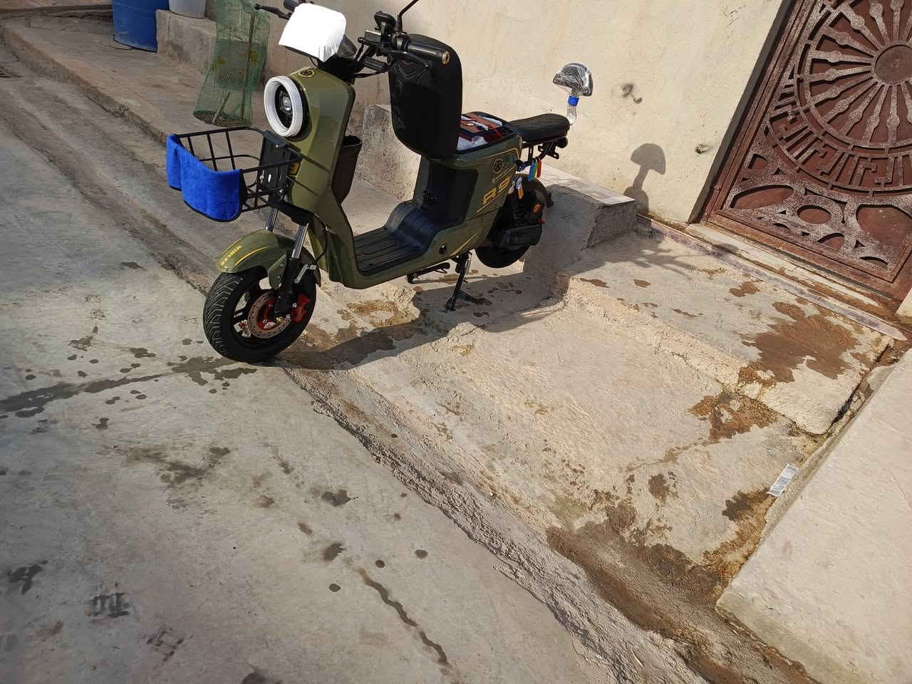 دراجه للبيع R9 موديل 26 بطاريات 32 امبير دبل سعر 525 وبيها مجال
***********
