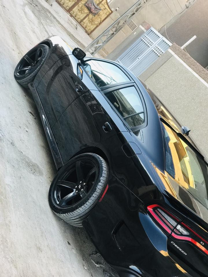 سلام عليكم 
جارجر ٢٠١٦
داخله كلين فقط دعاميه
بلعراق صار بيه طخه بلباب
عليه تحديث كامل srt سعره ٢٥$
بنيد اس ار تي
دوس 
دعاميات اس ار تي 
ويل نجمه خسفه قويه اصلي
تخم تاير جديد 
فول موصفات عده الفتحه
رقم بغداد جديد باسمي
مكاني حله 
السعر ١٧٨
***********
