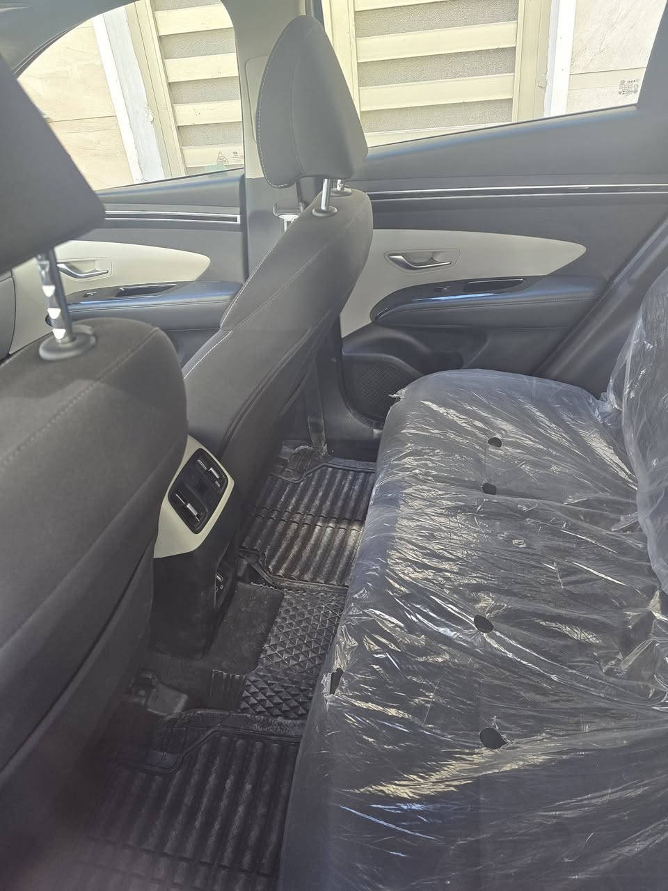 23 وارد كنده صبغ بنيد او قطعتين اكلير فقط ماشيه ٦٠ الف رقم بغداد بسمي السعر ١٨٥ مكان السياره بغداد ***********
