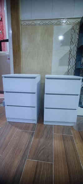 كومدي.عدد 2   يحتوي 3 مجرات  .....الارتفاع 60 سم والعرض 40 سم والعمق 40 سم . خشب mdf تركي.  السعر 110 الاف. عنواني البصرة القبلة.  راسلني واتساب ***********
