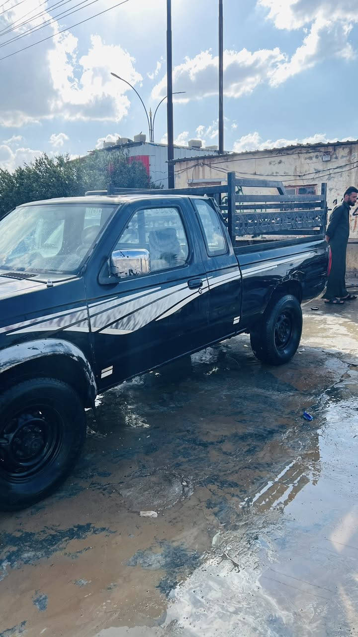 السلام عليكم

اسمي نيسان ويدلعوني بالعبده وقصتي هي صاحبي بعد ما استغلني واخذ البريد مني قرر يستغني عني الخاطر وحدة ثانية مع العلم اني من مواليد 2000رقمي ديالى  محركي بعده جديد وحجمه 2400 وگير اوتماتيك عمري ما تمرضت واخذوني للطبيب 

اخذني صاحبي على اساس نعيش سوه بس البشر مابي امان

لساتني محافظة ع شبابي وجمالي وداخلي رائع

طلبي الاكي انسان يصون العشرة ويحترمني ويقدرني

واكضي عمري معاه

اللي يريد يتواصل مع خاين العشرة والمعروف صاحبي

***********اسيا

*********** اثير
