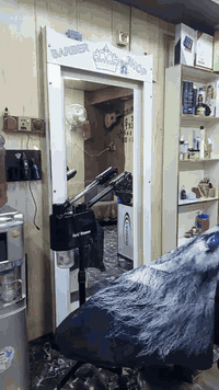 اغراض محل كامل ومتكامل للبيع.  اجار المحل 170 الغراض كلها جديده مكاني بابل.  سبب البيع اشتغل بسفر ومفارغ ***********
