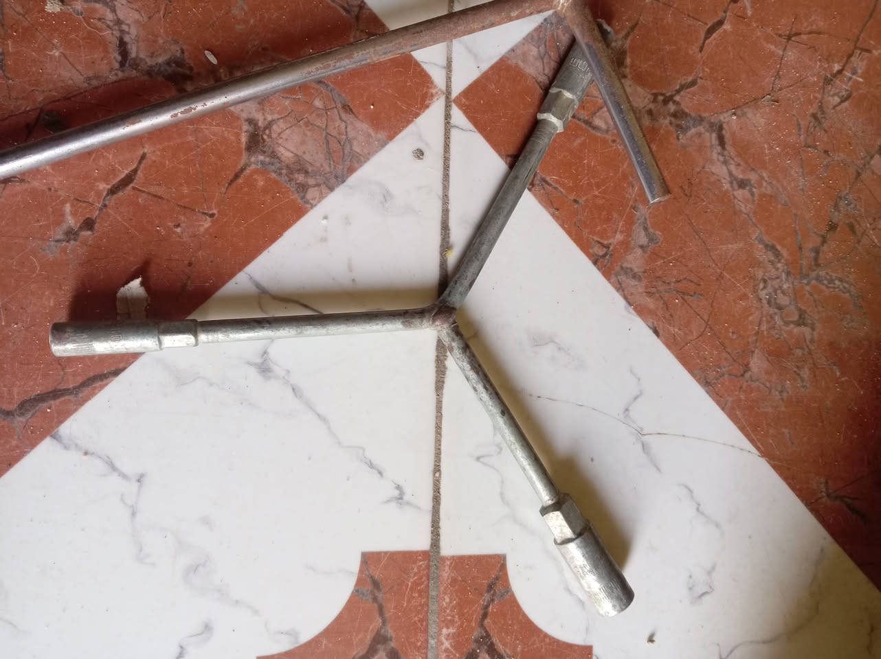 كبات اصلي عدد ٢ تخم
كل الأغراض حجم ١٣ اخوان
تخم جديد كامل
وتخم ثاني نقص واحد
استدات الشركة الأصلي مع التي والمفتاح مالات شركة 
مع التاير سبير نص عمر
مكاني السماوه الخضر
هذا رقمي ***********
