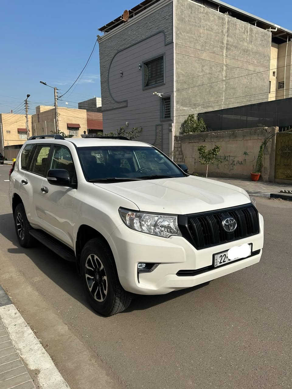 سلام عليكم 
للبيع برادو موديل 2018 مواصفات TXمرغوب 
سياره كفاله عامه من البارد و الصبغ 
سياره جديده ماشيه 58 الف حقيقي 
مري شفط 
جام اوتو 
تخم تاير دلوب جديد حجمه 18 
فور ويل 
كير اوتماتيك 
7 ركاب 
مكان السياره بصره معقل 
سعر السياره 350 و بيه شوي مجال 

هاتف 📞 
***********
