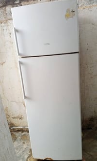 ثلاجة حجم ١٦ شغالة ماطور ابلادي اتبرد نص ونص أعتقد نقص غاز  ٦٠ ألف وبا...