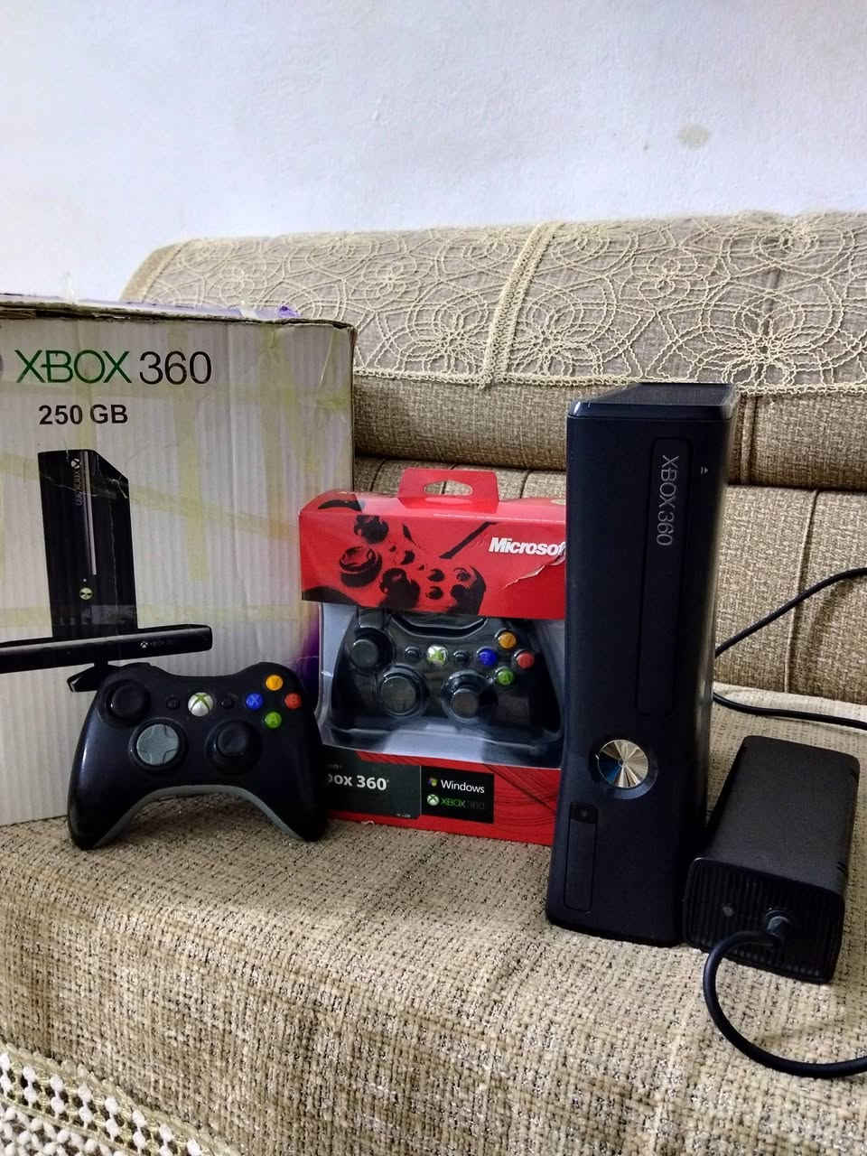 السلام عليكم اكس بوكس للبيع 360 نظيف  يده جديده ما مفتوح مكان ديالى بعقوبه اتصل على الرقم الاول رصيد السعر 125 *********** رقم الثاني بس واتساب***********
