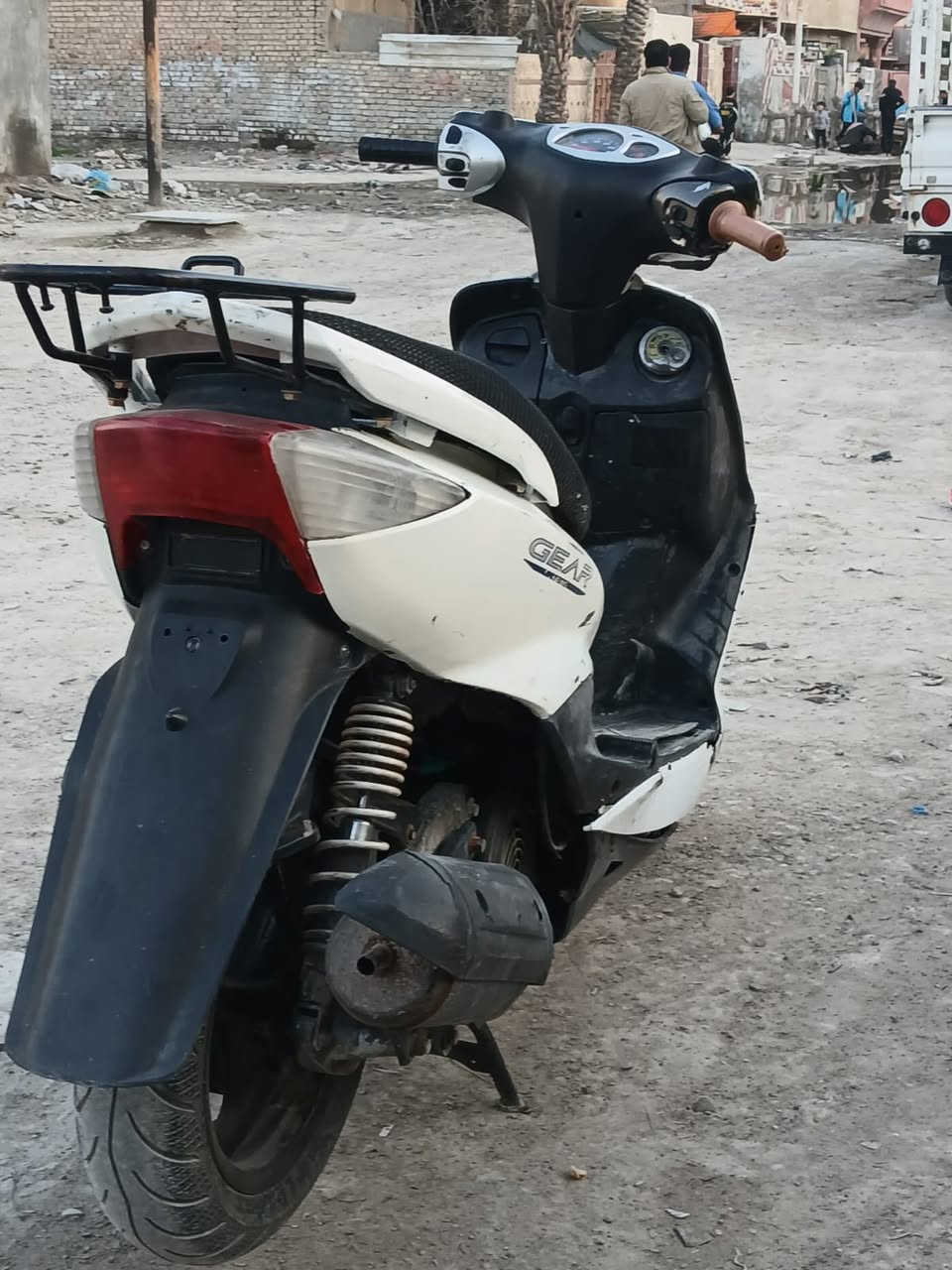 سلام عليكم دراجة سكنس نثيه بلاديه مكينه مامفتوحه بلاديه بوشه 49 ماناقصهه اي شي كله شغال سلف هندر خير من الله سعره 400 مكاني بغداد الراشديه رقمي فقط وادساب ***********
