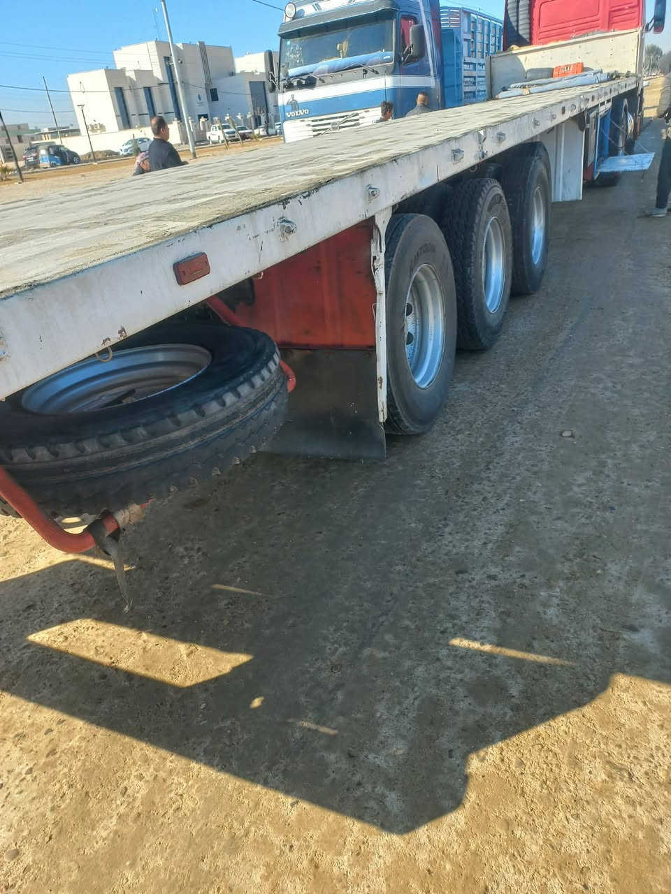 السلام عليكم فالفو دكتوره للبيع راس وعربانه  موديل 99  حجم محرك 460  تخم تاير  سنويه 28  هزه جديد سياره جوبلس راس وعربانه وربيه  جوبلس 4 دناكير  طوله 13 و60  تايرات 11  دناكير مدور  شاصي 16 وربي   تريد بس راس تريد هيه وعربانته عادي بس عربانه عادي ابيع السعر 180 وبيه مجال   اني مكفول بل نشر  رقم صاحبه ***********  مكان انبار قضاء هيت
