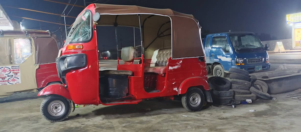 السلام عليكم تكتك 18 مرقم بغداد سعر 4600 وبيها مجال  مصبوغه عام حك جيه مكان حي طارق ‏‏‪***********‬‏
