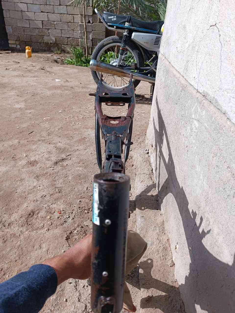 شاصي ارشا ايراني الاصلي موديل ٢٠١٦ كلك كلك كلك للبيع ***********
ويل ضفر جديد ما بيه اي عواج كامل هوه وتايره 
العنوان ناحية الشحيمية
