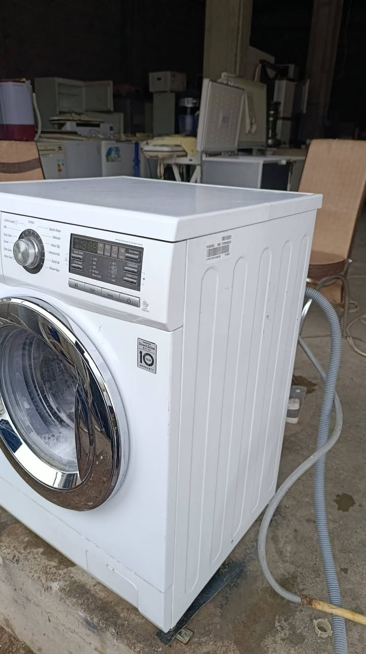 سلاوی خوداتان لێبێت غەسالەی LG زۆر خاوێن بۆ فرۆشتن غەسالەک 8 کیلۆیە هیچ کێشەو مشکیلەی نیە هەر بەرێزێک خوازیارە پەیوەندی بکات یا خود نامە بنێریت 
***********
***********
تێ بینی ناو نیشانم  سۆران بەرزێوە
