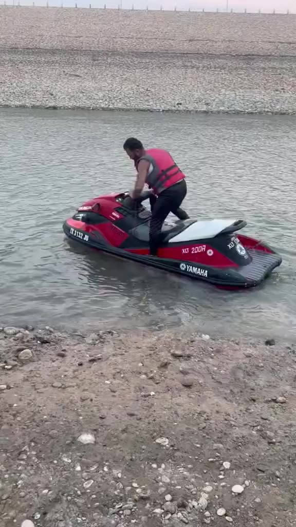 جي تسكي ياماها للبيع حجم محرك 1200جي بي آر   محرك امبدل بستون كوله شغال ماشاء الله 
مكانها كركوك.  سعر 30 به مجال مع العربانه
***********
