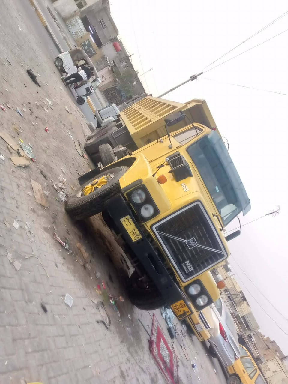 السلام عليكم فالفو 82 مكينة مجفتة جديد تايرات نص عمر الكدام جديد بلادية طويلة بدي جديد ***********
