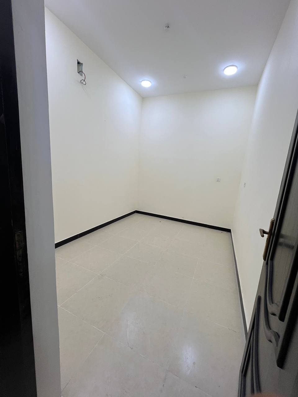 🏛️ بيت للايجار  🏛️
في الجمعيات بناء حديث ديلوكس

يحتوي غرفتين منام صاله مطبخ

صحيات استقبال كراج موقع ممتاز

سعر الايجار 850 الف
***********
