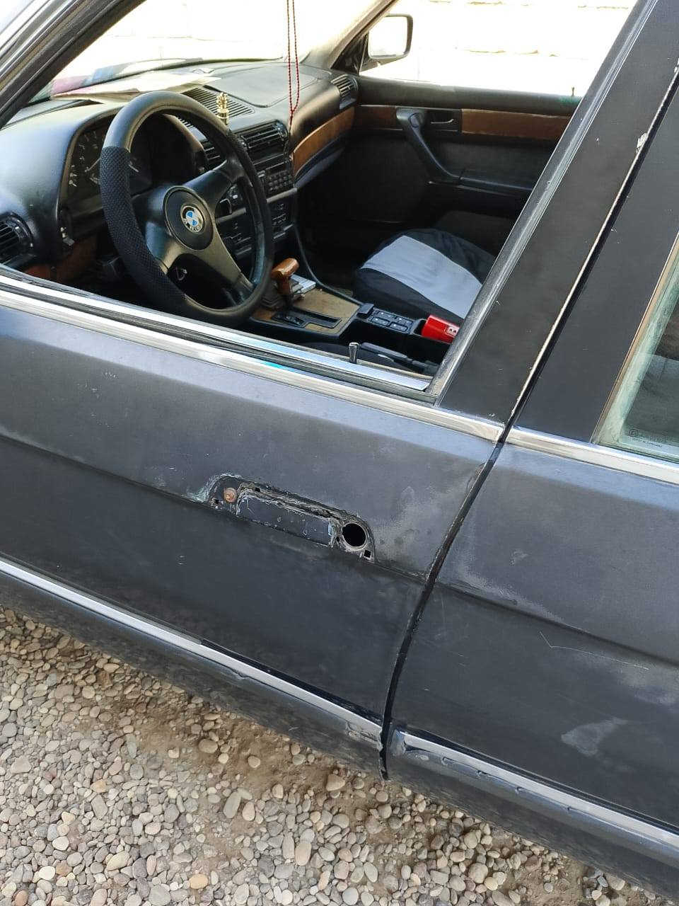 السلام عليكم بي ام 735 موديل  91 حرف ار      صلاح الدين   سنويه صاقطه من  ال 21 صاحبه من الدور  عندي الوكاله العامه  ومستمسكاته ال 3  الوحات المنفيس  الجهال بايعيهن ال جماعت العتيك  السياره مكفوله دوله وعشائر 

محرك كير مال كصه  بل جيس تبريد كله كامل  هذاك الصيف شغال بس هاذا  الصيف لازم صيانه اله صدر امامي خلفي جديد قبل 3 ايام شديته  تواير  نص عمر   كهربايات كله شغاله  يرفلووو جديد نوزلات جديده   ملاحضه كيلوو متر ميشتغل  وكيج بانزين فقط الكوب يشتغل مال البانزين  
السياره رسمه وصوليه وراعيه موجود  بس ابيعك حديد  تمام  السعر  19 ورقه العنوان صلاح الدين ناحيت مكيشيفه

***********     السياره مال تعمير هاذأ كشره كدامك
