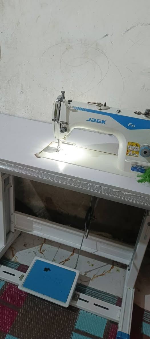 سلام عليكم مكينه خياطه للبيع مكفوله كفاله عامه مستخدمه سبوعين سعره 350 لستفسار مراسله رقم ***********

