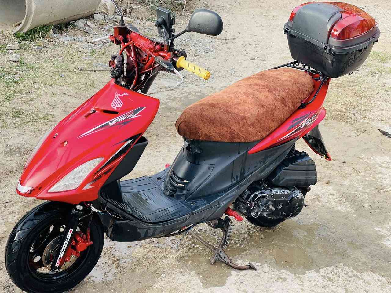 دراجه ادريس 140 الدراجه شغاله وكلشي شغال بيها  بس
(كامت يرادله تجفيت) السعر 300 وبيها مجال


**إذا كنت صاحب هذا الإعلان وتريد حذفه لأي سبب، رجاءا أرسل رسالة إلى الدعم الفني**