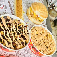 كل هاذ العرض بس ب ٨ آلاف ب مطعم چكن 1.  07783336022