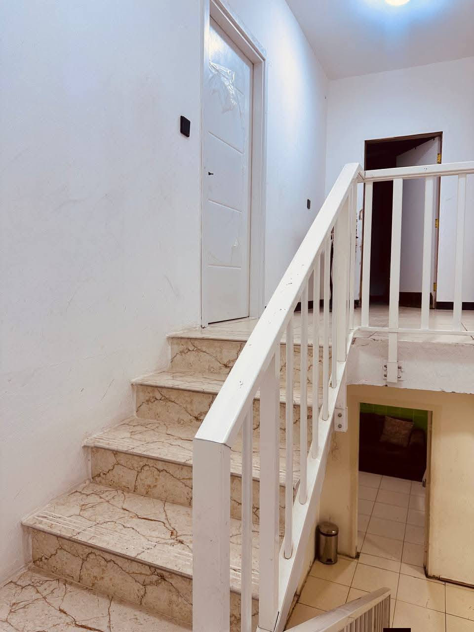 دار للبيع في مجمع قريه الغدير الاولى في محافظه النجف الأشرف مساحة 250 متر طابقين يحتوي على اربع غرف نوم + تكبير المطبخ مع ترتيبات مميزه الموقع على حديقه مقابل مجمع البدور موقع هادئ ومميز 
السعر 280
***********
***********
