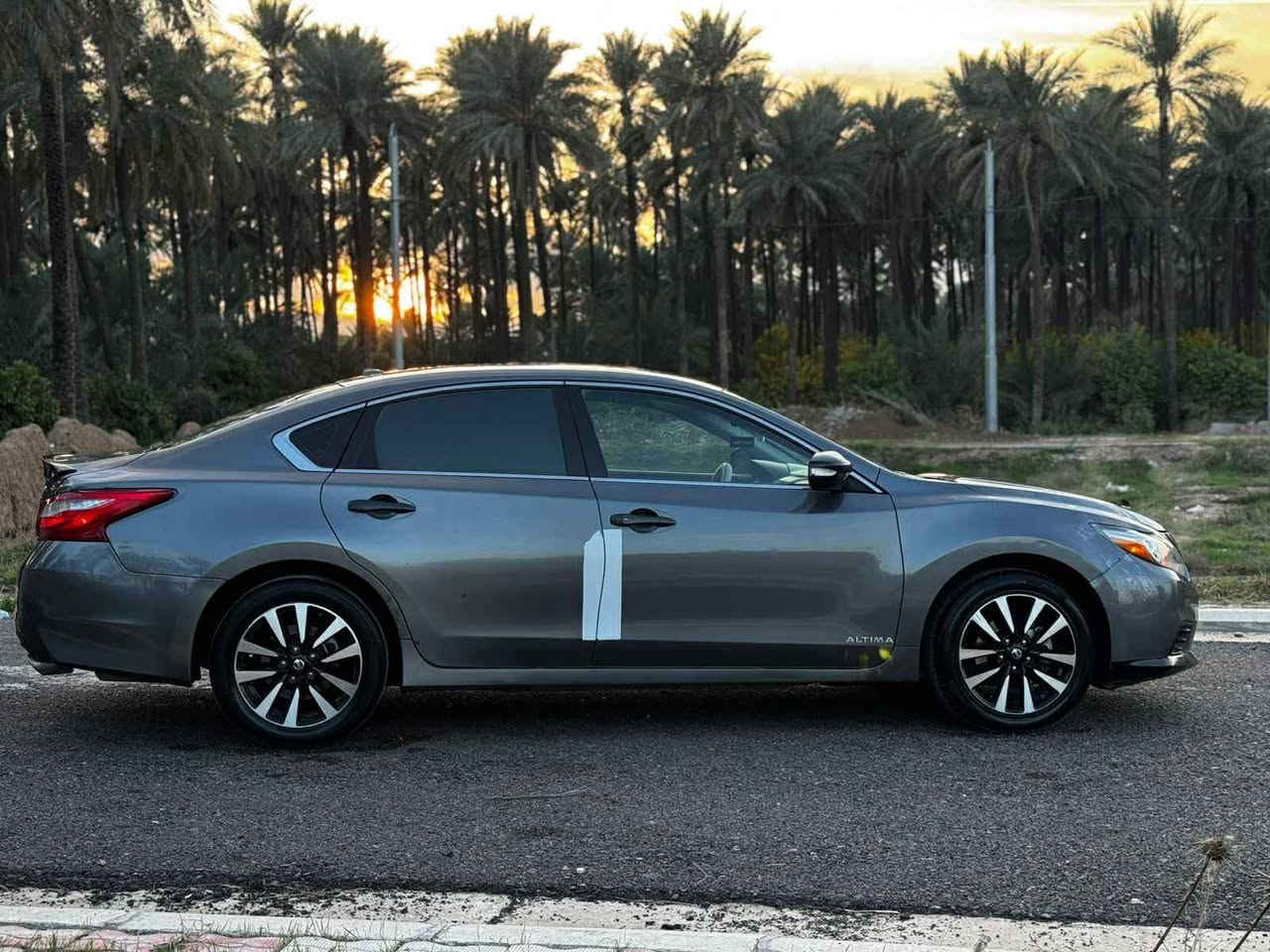 نيسان التيما موديل 2018
فئهSLفول عدا فتحه 
گير محرك كله بلاد  
براد دهن گير كله جديد 
صدر امامي مضبوط 
صبغ سياره حزام بشرط بدون 
ضربه كلير سعر110     ***********
