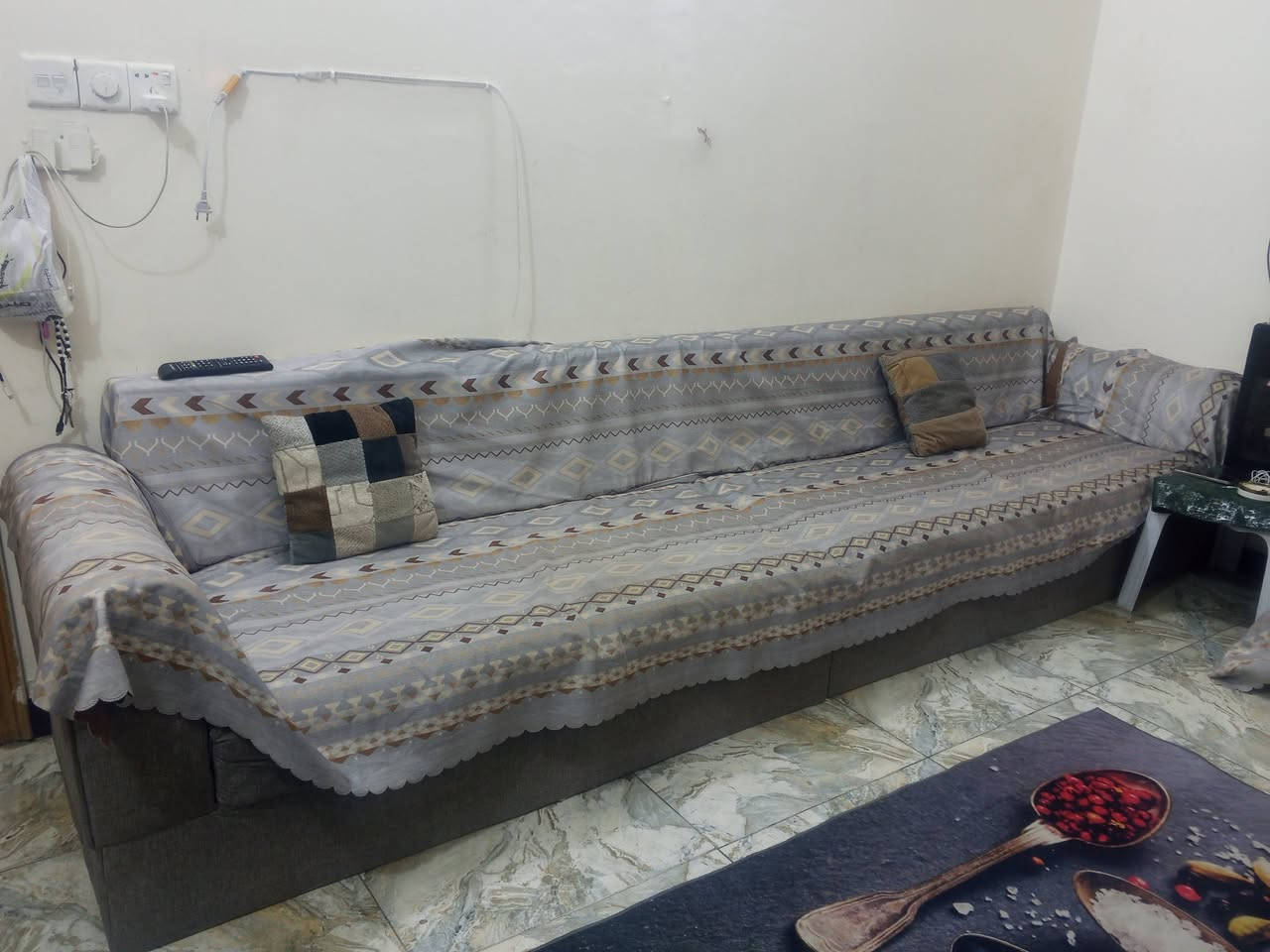 جربايه نفر واحد مستعلمه اخت الجديدة السعر 50 الف  
تخم كامل نضيف ..فقط يحتاجله غسل السعر 50 الف الارجل موجوده 
مرايه نضيفه شغاله 25 الف

*********** متوفر واتساب
