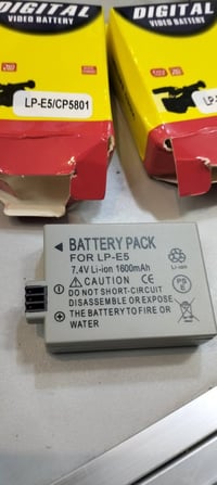 بطارية LP-E5 • ٧٫٤ف ١٦٠٠مللي • متوافق كانون