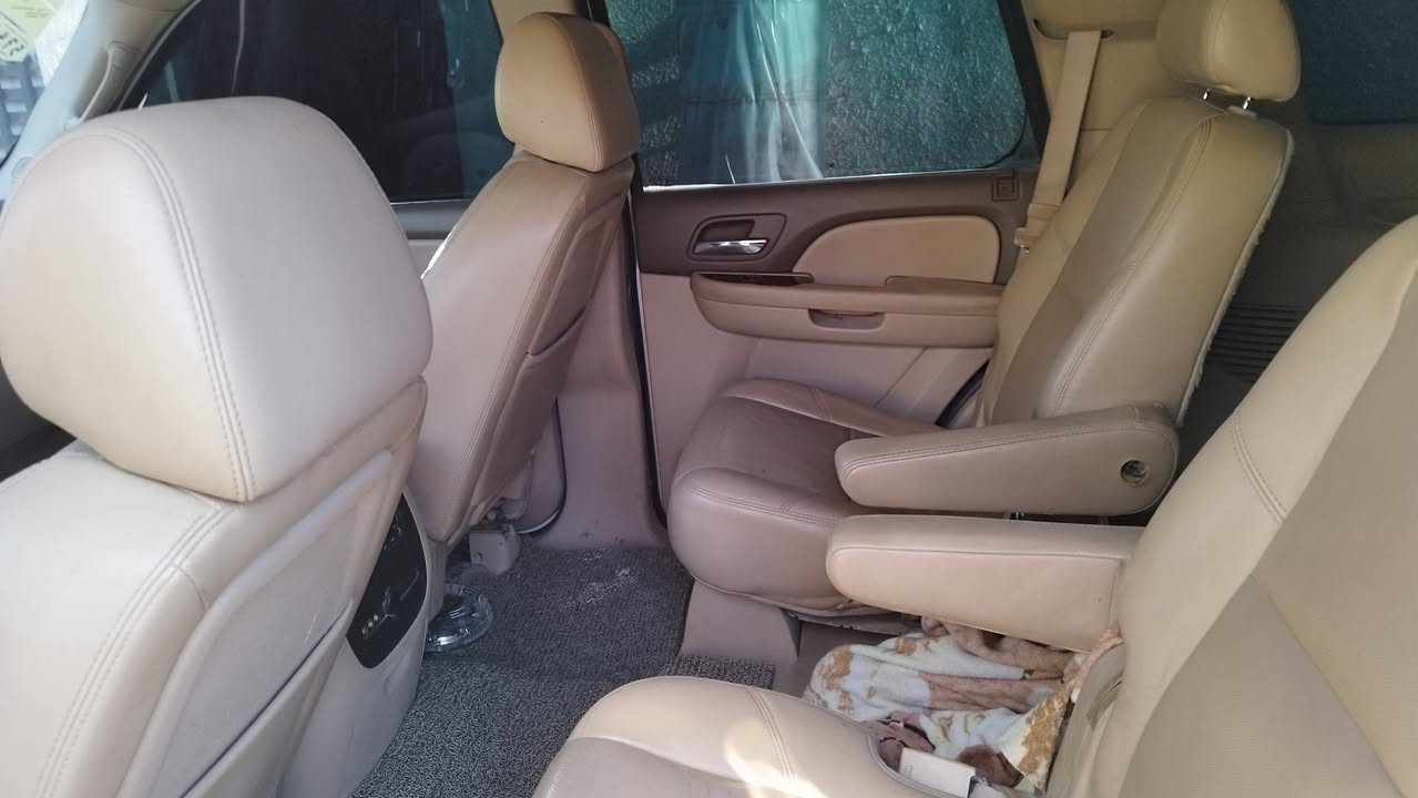 اللهم صل على محمد وال محمد تاهو موديل 2009 LTZ فول كشنات ملكية فتحة بالسقف باب الجنطة الخلفية كهربائية شفط كركوك سنوية وملصق وارقام حديد السيارة جاهزة غاز بانزين زوج تايرات أمامية جدد المكينة والكير والتبريد والاكسل مكفولات حادثها جاملغ الامامي صوب السائق السيارة مامدفوع الكمرك مالتها السيارة لا يوجد عليها إشارة حجز أو ضبط أو حجز احتياطي وين ماتريد تسافر بيها  السعر المطلوب اخو البلاش  130ورقه وبيها مجال الاتصال ع الرقم ***********  مكان السيارة في النجف الاشرف والله يرزق الجميع
