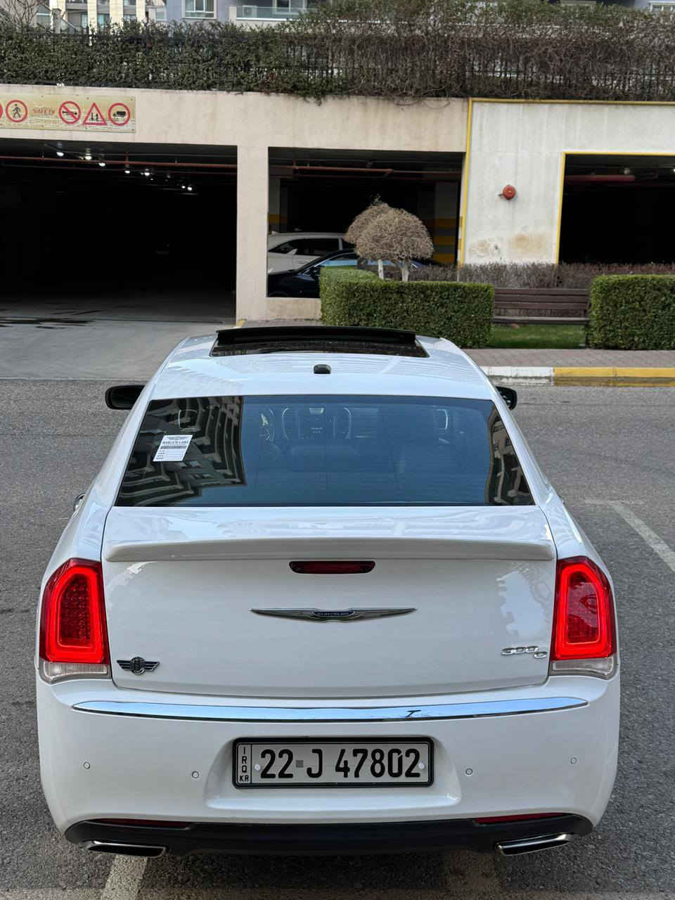 سلام عليكم سياره اوباما موديل 2017 C بلاتينيوم اعلي فئه بل اوباما يعني غني عن تعريف مواصفات سياره مكفوله كفاله عامه من كل شي سياره خليجي سفر شركه هارلم  كلين تايتل مع ختم انترتريك 
رقم ☎️ ***********
مواصفات سياره C /platineom
شاشه كبيره + تشغبل عن بعد 
كامره خلفي دواره +حساس خلفي 
كشنات امامي كهرباي + تتفيه تبريد 
مكان كلاصات حار 🌶️ +بارد 🧊 
كشن امامي مع استيرن خزن ميموري 
استيرن كهرباي مع نضام خزن كشن سايق
كشنات بقلاوه بلادي + خلفي تتفيه
داخل صاج بلادي
شفتات استيرن مع تحكم كامل 
مرايه قلاب مع بك
 حساس خلفي 
لايتات بخ دواره مع استيرن 
ويل 20 بلادي / بلاتينيوم
يدات نيكل مرايات نيكل ويل نيكل  /نوع مات بلاتينيوم
سكف بانوراما فتحتين بل سكف
سستم سماعات    harman/kardon
محرك 5700      V8
سياره ماشيه 61mli
يعني بلاتينيوم غني عن تعريف مواصفاته بعد بيهه مواصفات فول فول واحد علي واحد 1️⃣  سياره جديده دينار مبي مصرف اربع4 تايرات جديد حداديه جديد 🆕 
هزه رقم سنويه كله جديد بسمي 
 سياره كارتون لوك مكان سياره سليمانيه 
شراي يخابر يدلل رقم هاتف ☎️ ***********
