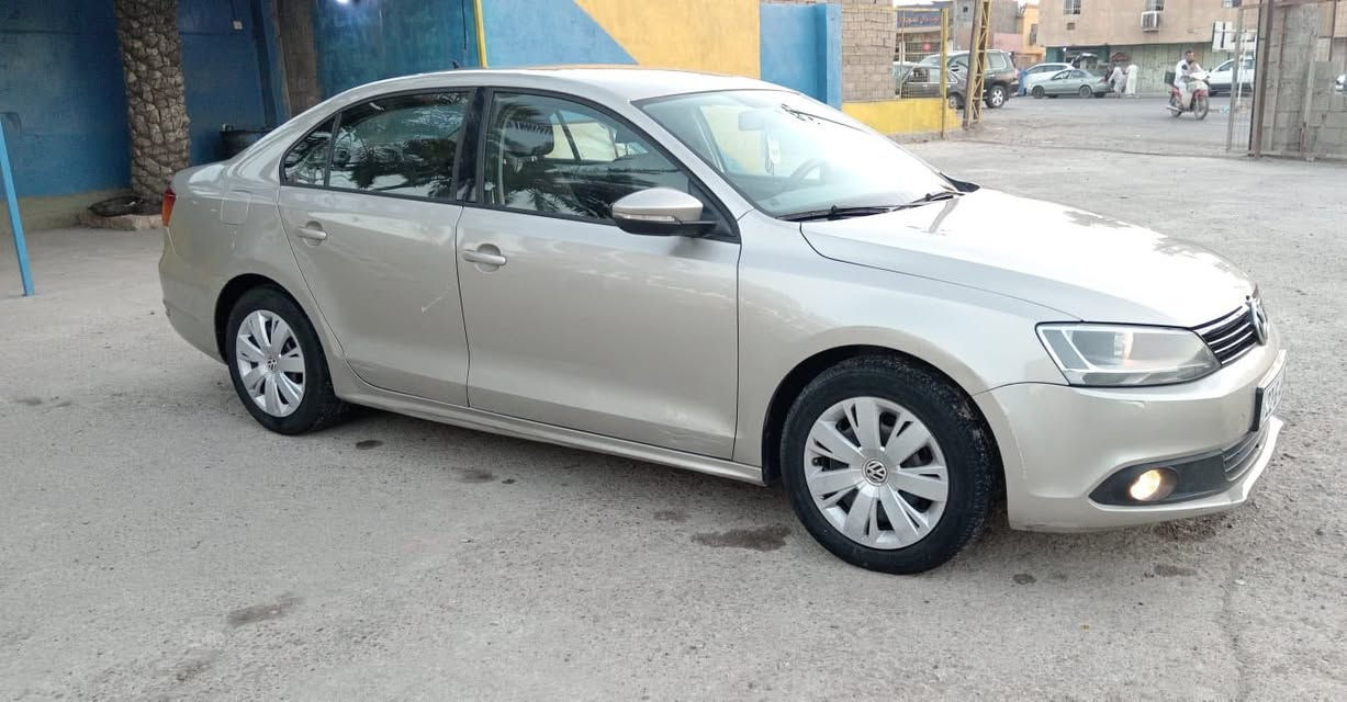 السلام عليكم ورحمة الله وبركاته
———- للبيع ———-

فولكس واكن جيتا

وارد خليجي.  —-بدون ايرباك

الموديل.  —- 2015

فئه.  —-عادي

حجم المكينة.  —2000 بدون تيربو 

اللون.   —-ذهبي 

المسافة المقطوعة—-190

حالة السيارة (بدون صبغ من الدعامية لدعامية فقط شخوط قليله وبدون دواخل )

-محرك كير تبريد صدر كفالة 
-السعر عالخاص 
-المكان صلاح الدين قضاء الضلوعية
-للاستفسار مراسلة الرقم واتس او اتصال مباشر 
-***********
