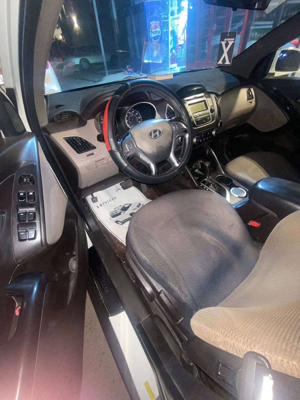 السلام عليكم

توسان ٢٠١١وارد أمريكي
محرك ٢٤٠٠
ماشية ١٣٨ ميل
حادثها بنيد موضح بالصوره
سياره كاملة ميحتاجلها شي
السعر ١٢٥ ورقه
للتواصل ***********
