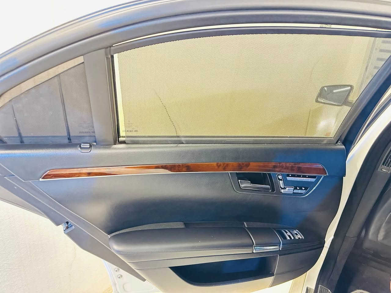 Mercedes-Benz  S550   2005
-------------------------------------

#السعر : 179$ وبيه مجال بسيط

‏

#رقم الهاتف : ***********

#رقم السيارة : سليمانية 

#مكان السيارة : واسط العزيزية 

-------------------------------------

سلام عليكم 

 للبيع او المراوس مرسيدس S550 موديل 2005 اصل رقم سليمانية  هزة وسنوية جدد تحويل مباشر محرك 8 سلندر تنفس طبيعي عليه كت AMG باب طويل وارد ياباني بيهة كلير 3 قطع من اليابان  السيارة جديدة بمعنى الكلمة وجاهزة بدون اي نقص صفر مسج  

مواصفات

1_ بصمة⁩ 

2_ محرك  V8 5.5+كير مكفولات ⁦⚔️⁩

3_تبريد 3 قطع ❄️⁩

4_كروز سرعة🔒 

5_فتحة   ⚔️

6_جنطة كهرباء ⁦🔍

7_ابوب شفط  ⁦⚔️⁩

8_لايت داينمك  

9_ تلفون 📞 

10_ستيرن  كهرباء +هيتر⚔️⁩

11_حساسات امامية+خلفية ⁦⚔️⁩

12_ لدات داخلية 

13 انارة ترحيب💡 خارجية وداخلية ⁦⚔️⁩

14_شاشة اعطال💬

15_داخل جلد اسود ⁦⚔️⁩

16_لايت زنون 

17_ دبل جام بلورايز كامل 

18_تجوات خلفية كهربائية 

19_ويل 19تو سايز AMG +تخم تاير جديد ⁦⚔️⁩

20_مري شفط ✨

21_صدر امامي خلفي جديد ⁦🛠️⁩

22_حساس مطر💦

23_كاميرا خلفية  

24_كشنات هيترات🔥+تبريد  امامي +خلفي

25_بردة كهرباء +بردات جانبية كهرباء ✨

26_تبريد خلفي منفصل 

27_زراك لايت 💦 

28_شفتات ستيرن 

29_ وضعيات قيادة سبورت وعادي واوتو🔥

30_كشنات خلفية كهرباء  ⚔️

31_سيدي جنجر  ⚔️

32_سستم صوت harmen kardon ⚔️

 

------------------------------------
