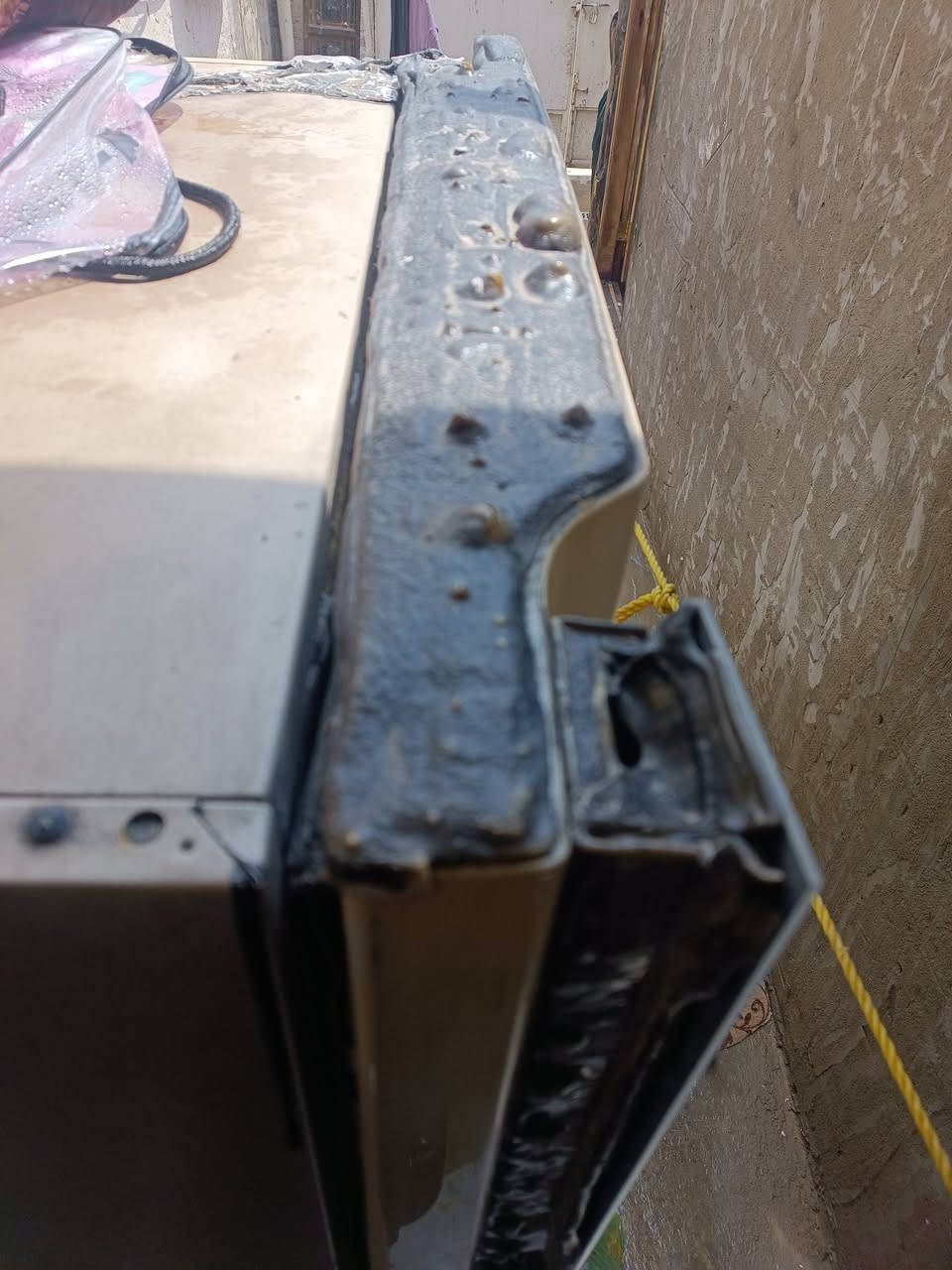 السلام عليكم عندي تخم ملكي محترق شيء قليل عاوزه بس قماش التخم قطعتين كبار واثنين كراسي وعده ثلاجه ثلاجه الكترونيه بس الثلاجه محترق الباب من فوق شغاله شرط الشغل مكاني كربلاء 
***********
