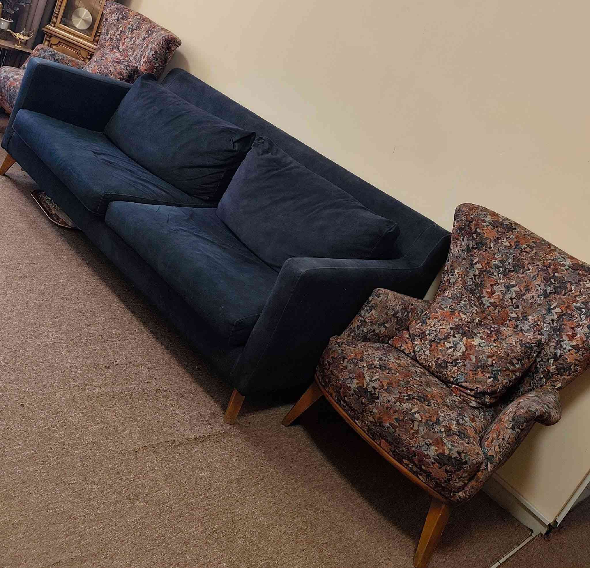 تخم للبيع
٧ مقاعد
من شركة برونز
كلش تكمه ومابي اي ضرر
سعر
٢٥٠ الف وبي مجال بسيط
...
متوفـر خدمة توصيل داخل بغداد وداخل مجمـع بسماية السكني ❤️🚘
للاستفسار خاص او عن  طريق رقم الهاتف واتساب فقط 
***********📞
