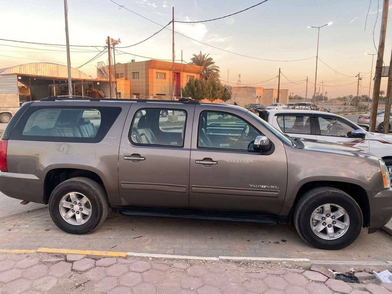 🚗 للبيع: جي إم سي يوكن SLT 2013
رقم ( أنكليزي دولي) بغداد خصوصي 

(فحص وهزه جديده)

     ( مشروع وطني) 

 (سنوية جديدة. )

(لغاية 30/11/2030

📍 مكان السيارة: السماوة – قضاء الخضر

📞 للتواصل: ***********

📊 المسافة المقطوعة: 163,000 ميل قابلة للزيادة 

🛠️ المحرك: 8 سلندر – 5300cc

كير محرك اكسل شرط 

برغي ممفتوح بيهن

⚙️ المواصفات: فئة SLT

(7) راكب

• مقاعد أمامية كهربائية

• تدفئة مقاعد 

• مثبت سرعة

• تشغيل عن بعد

• تحكم ستيرن جهتين

• ترحيب بالمرايا

• تحكم دواسات بنزين

             (مع)

• بريك كهربائي

• كاميرا خلفية بلادية 

• تبريد ممتاز جيدجداً 

• دواخل سوداء نظيفة جدًا جداً

• كامل المواصفات ما عدا الفتحة

⚠️ أضرار السيارة:

• وارد امريكي 

• تبديل الجاملغ الأمامي الأيسر والبنيد

📌 تفاصيل إضافية:

• السيارة بسمي 

• ⁠تحويل ثاني يوم

• ⁠بدون وكالةً 

• شرط التحويل

• طخم إطارات جديد مع بطارية جديدة

• حدادية جديدة

• طخم دبلات جديد

💰 السعر: 200 ورقة –
