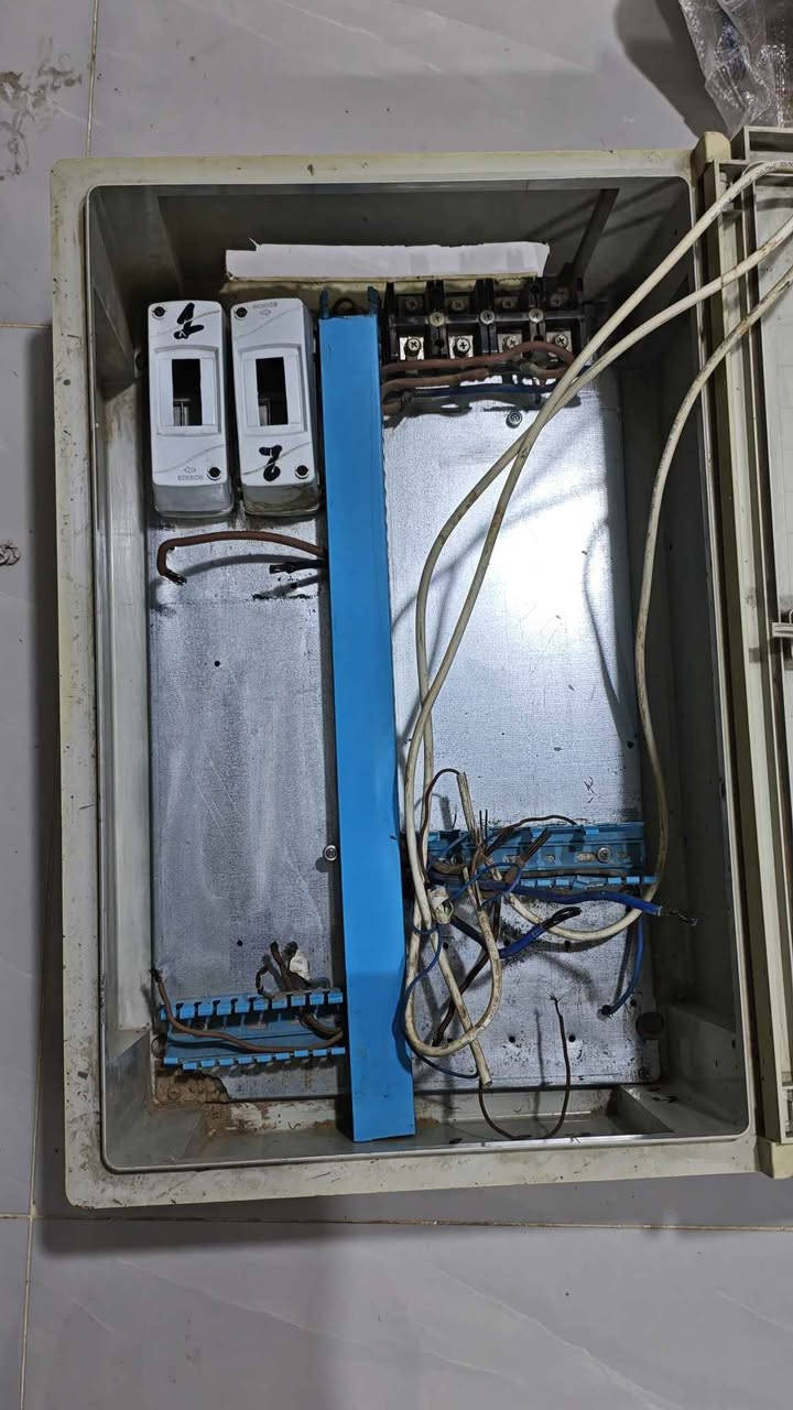 مجموعة سويجات كهرباء 

بورد كهرباء

جوزات 

كلهم على الفحص وبيهن ضمان .

التواصل اتصال او واتساب 

*********** كربلاء, العراق
